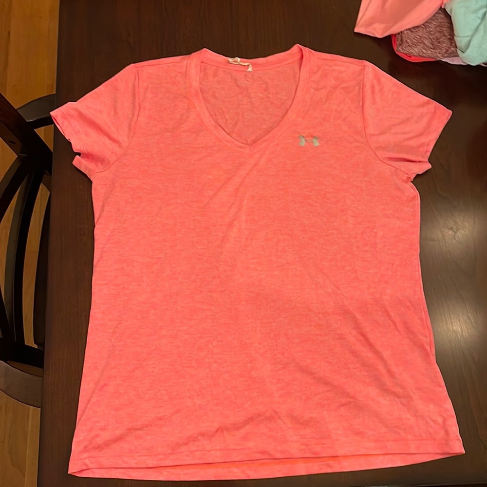 Under Armour Large Coral / Orange Shirt